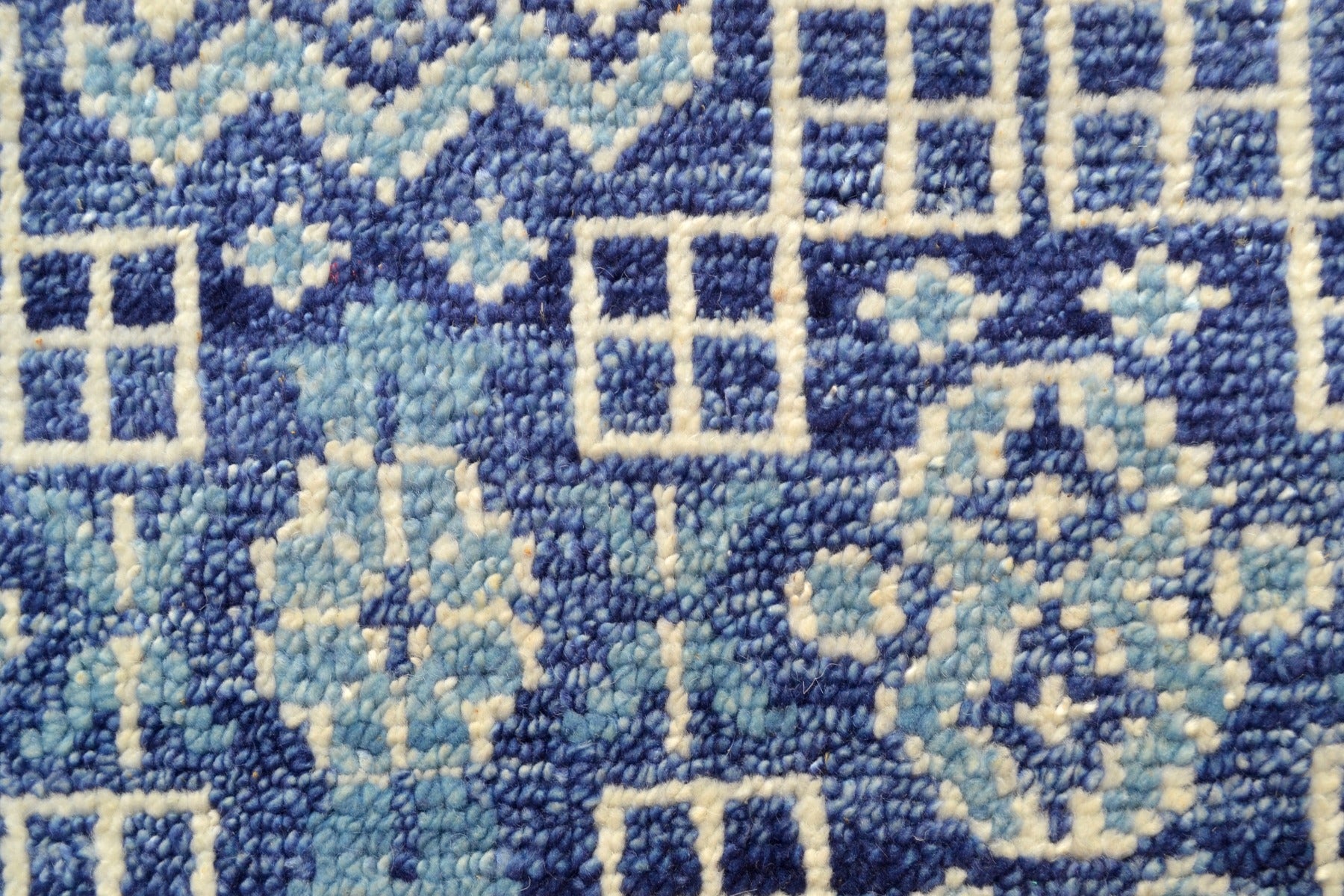 Royal Handknotted Wool Rug - Jaipur - Blue - 148x244cm