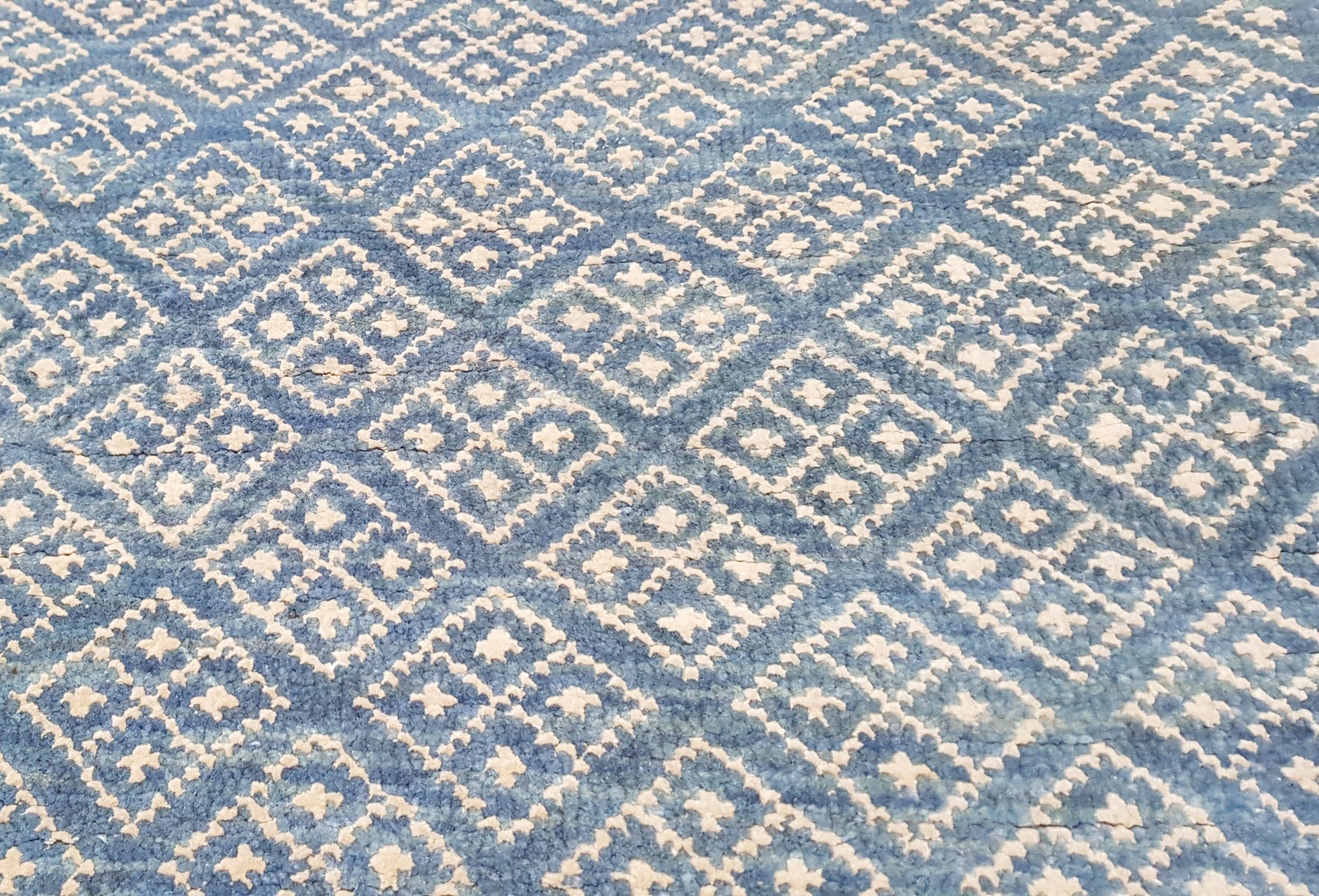 Designer Handknotted Wool Rug - New York - Lt. Blue - 91x163cm