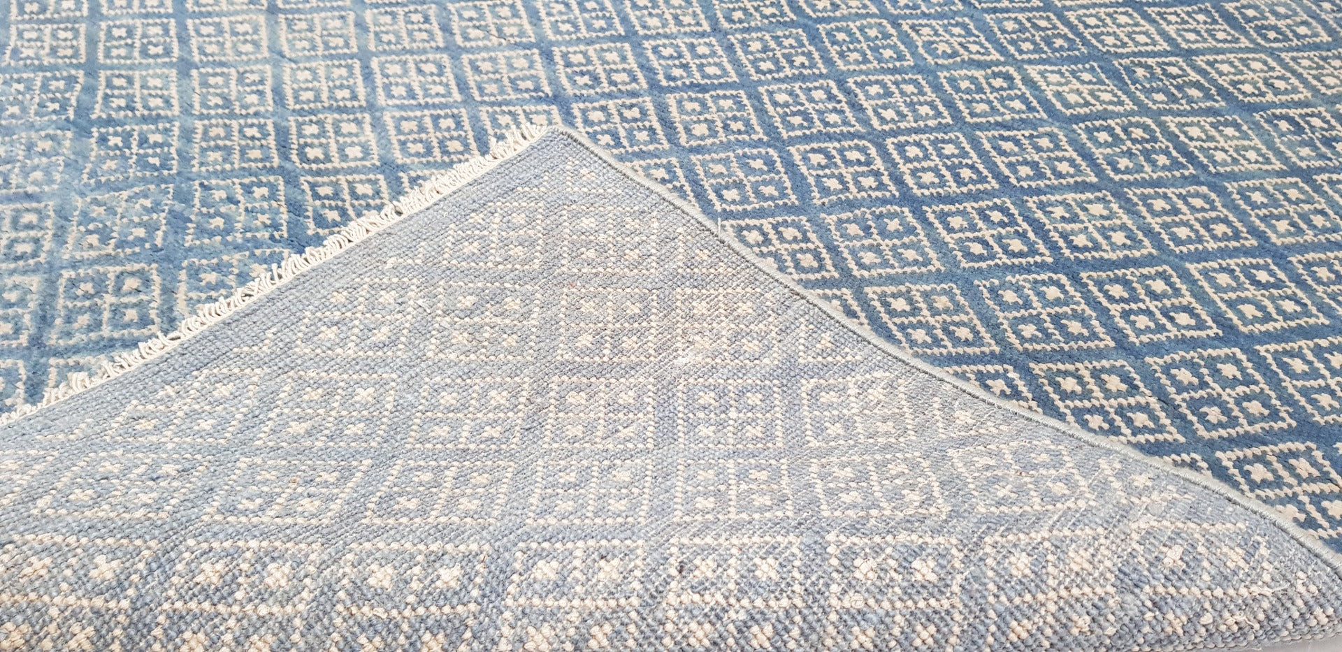 Designer Handknotted Wool Rug - New York - Lt. Blue - 91x163cm
