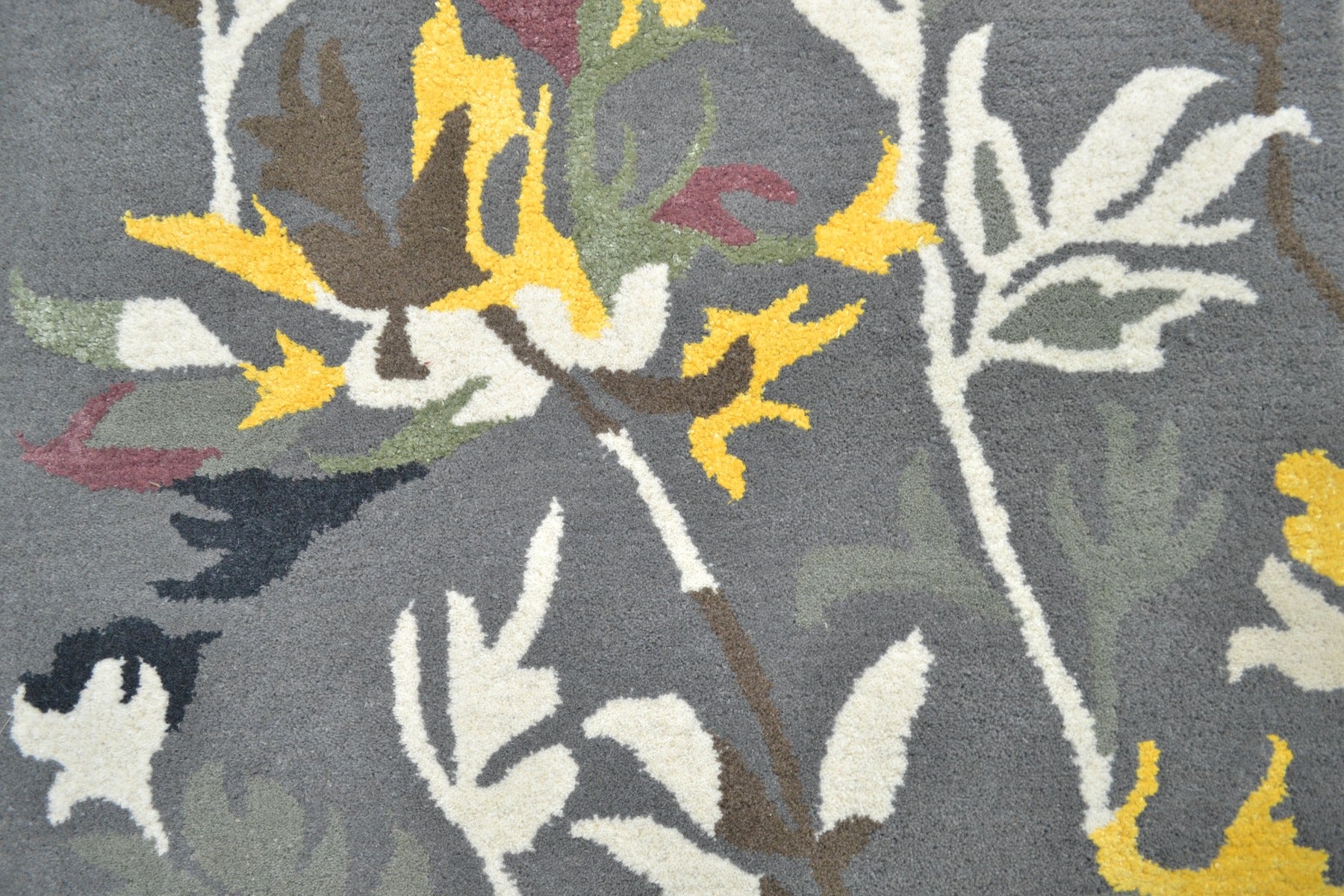 Modern Handmade Wool & Viscose Rug - Botanical 6242 - Grey - 80X150cm