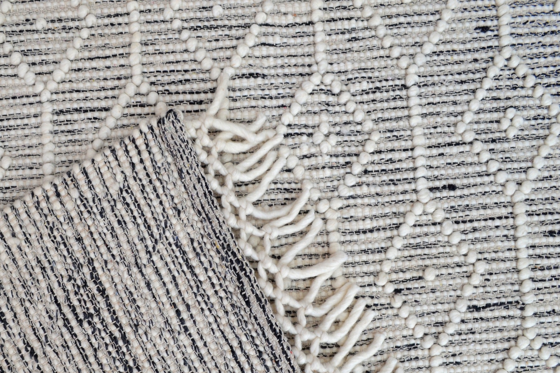 Aura Flatwoven Designer Wool Rug 6237 - Ivory/Black - 110X160cm