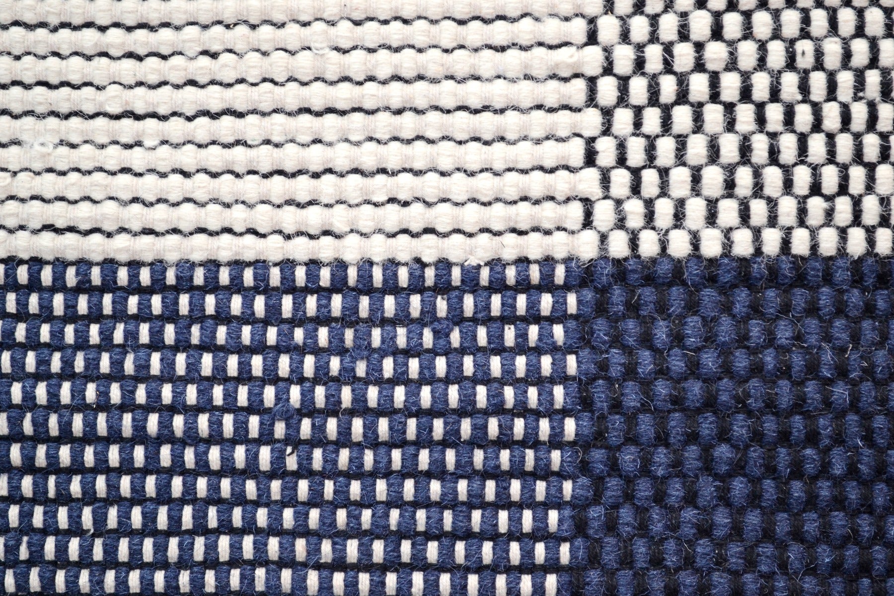 Modern Handwoven Wool Rug - Dotts - Ivory/Navy - 160x230cm