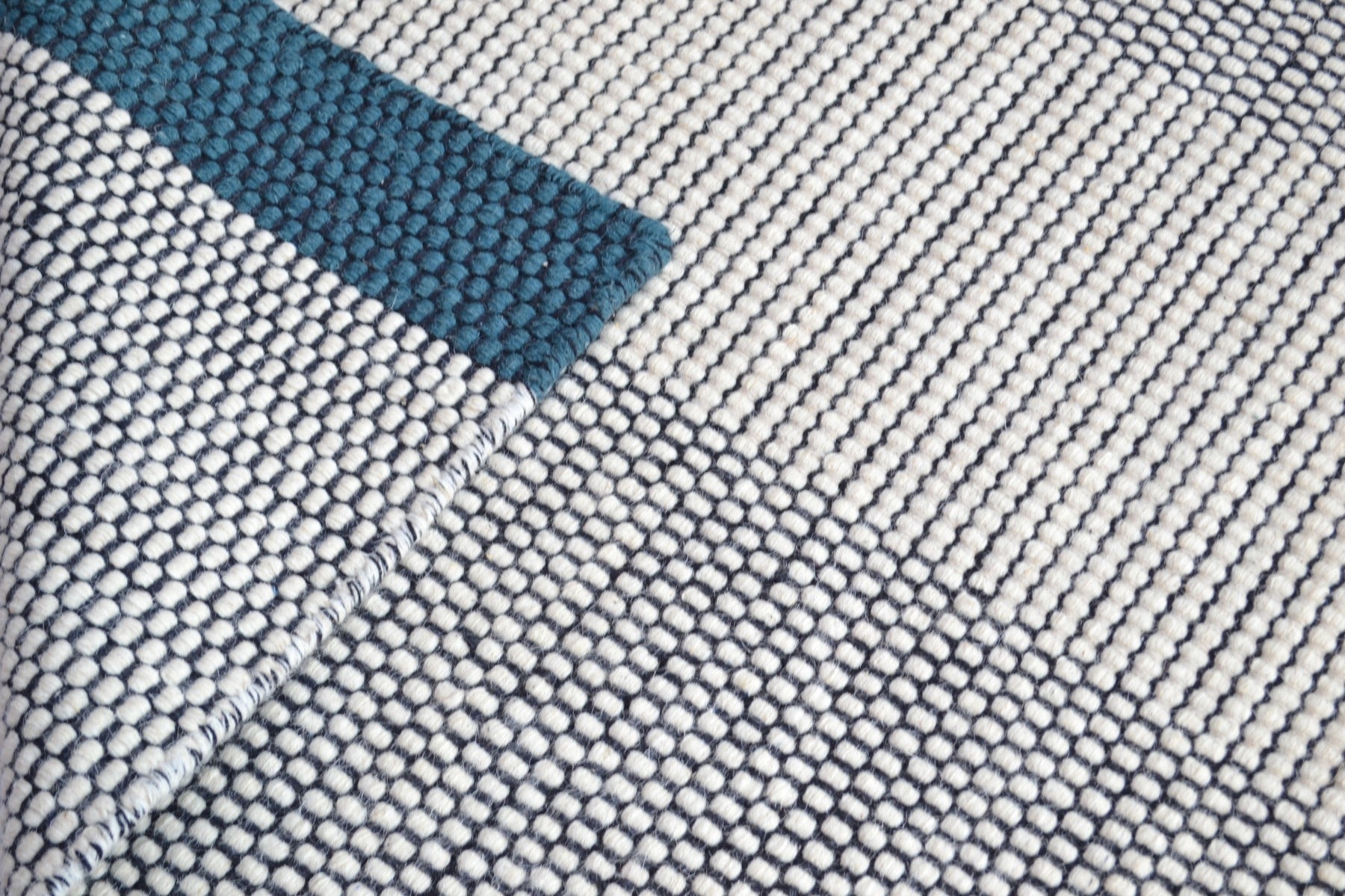 Modern Handwoven Wool Rug - Dotts - Ivory/Turquoise - 70x140cm