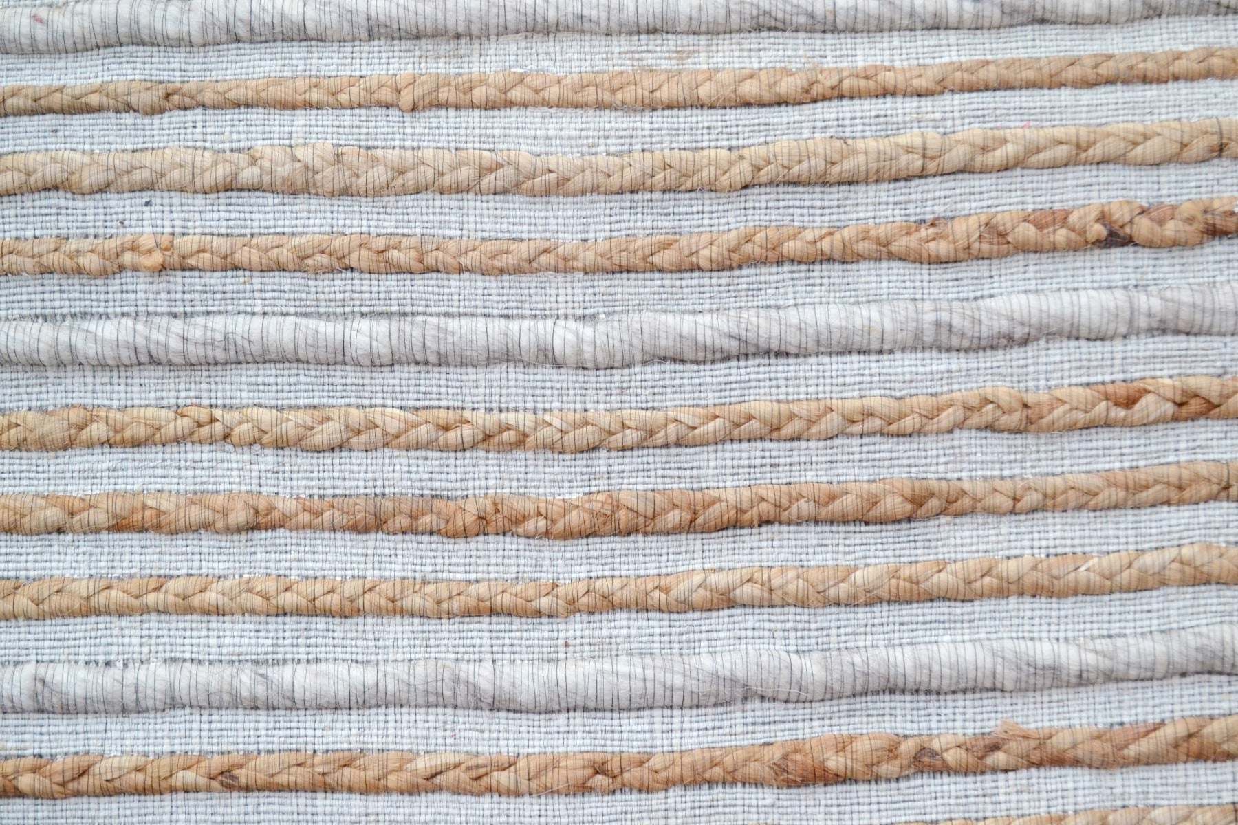 Handwoven Bright Wool & Jute Rug - M20038 - Natural/Grey - 110x160cm