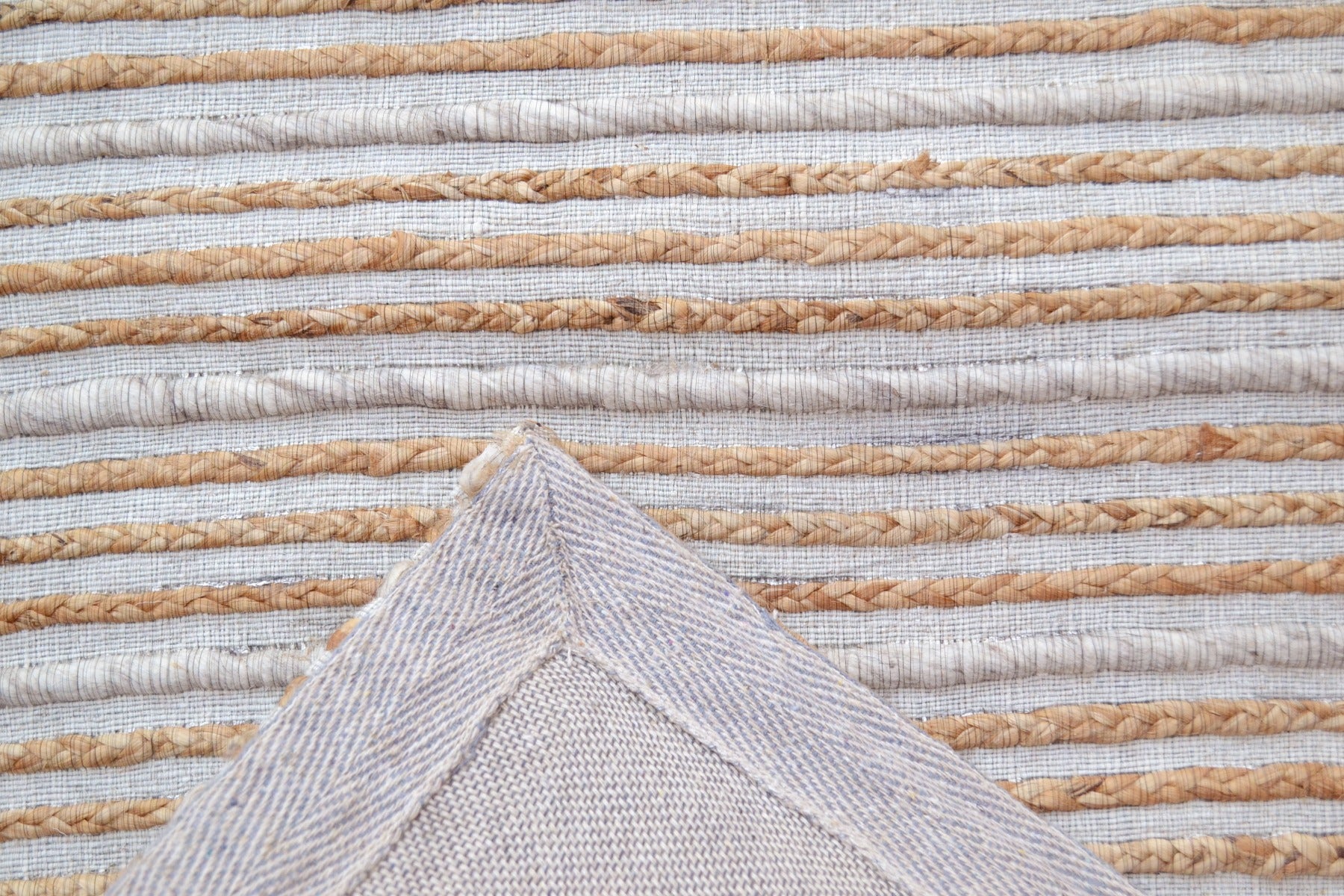 Handwoven Bright Wool & Jute Rug - M20038 - Natural/Grey - 110x160cm